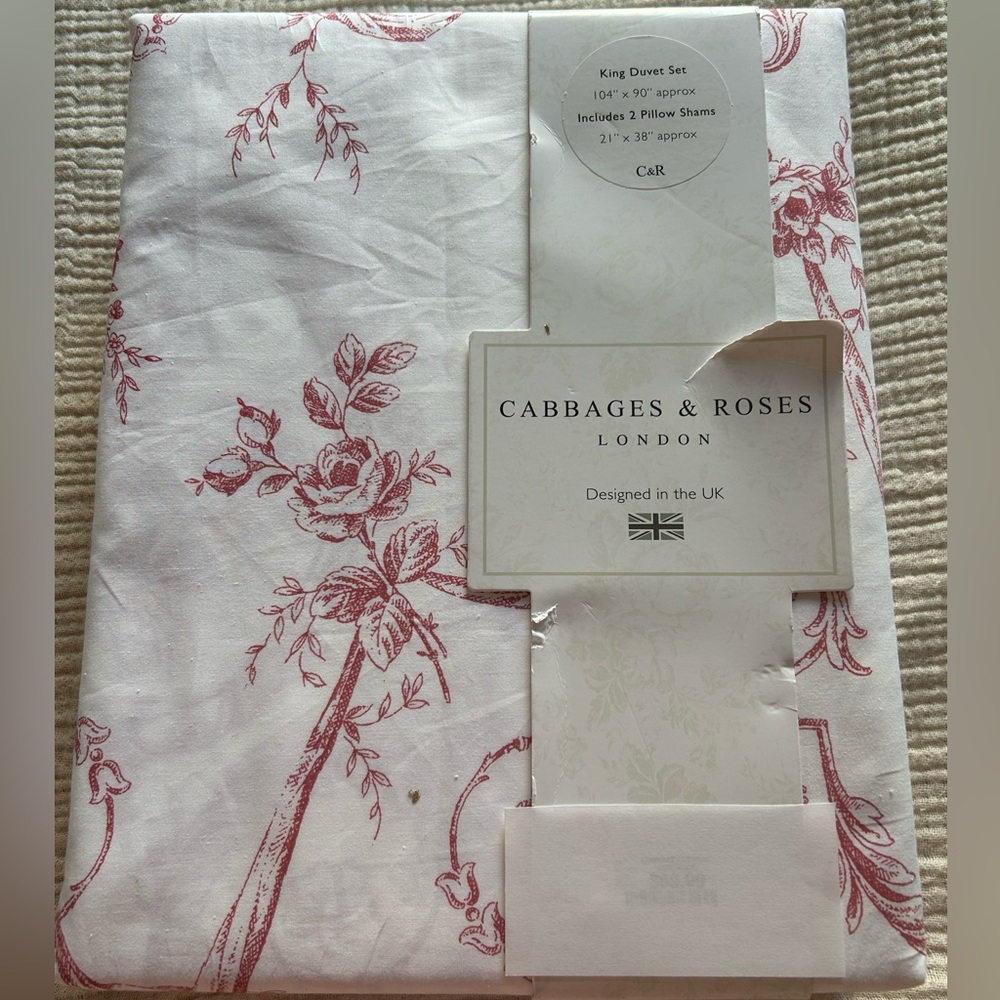 Cabbages & Roses Floral Toile-Berry 3 Piece King Duvet Set. Brand New!